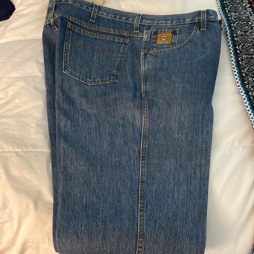 Pictured here is a pair of 38x36 Cinch Bronze Label Jeans in very good shape.